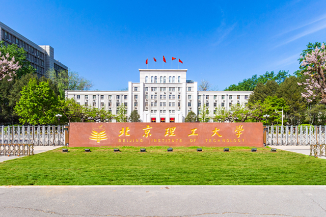 新校门2.jpg 新校门2.jpg